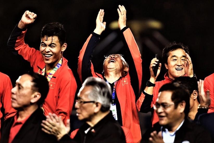 Hai HCV bong da SEA Games la ky tich cua the thao Viet Nam hinh anh