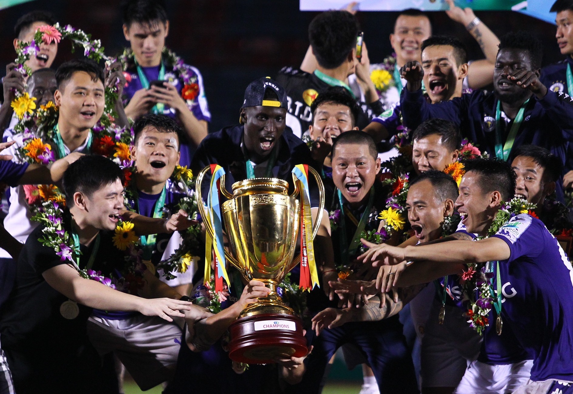 V.League nghi 1,5 thang neu Viet Nam du Olympics 2020 hinh anh