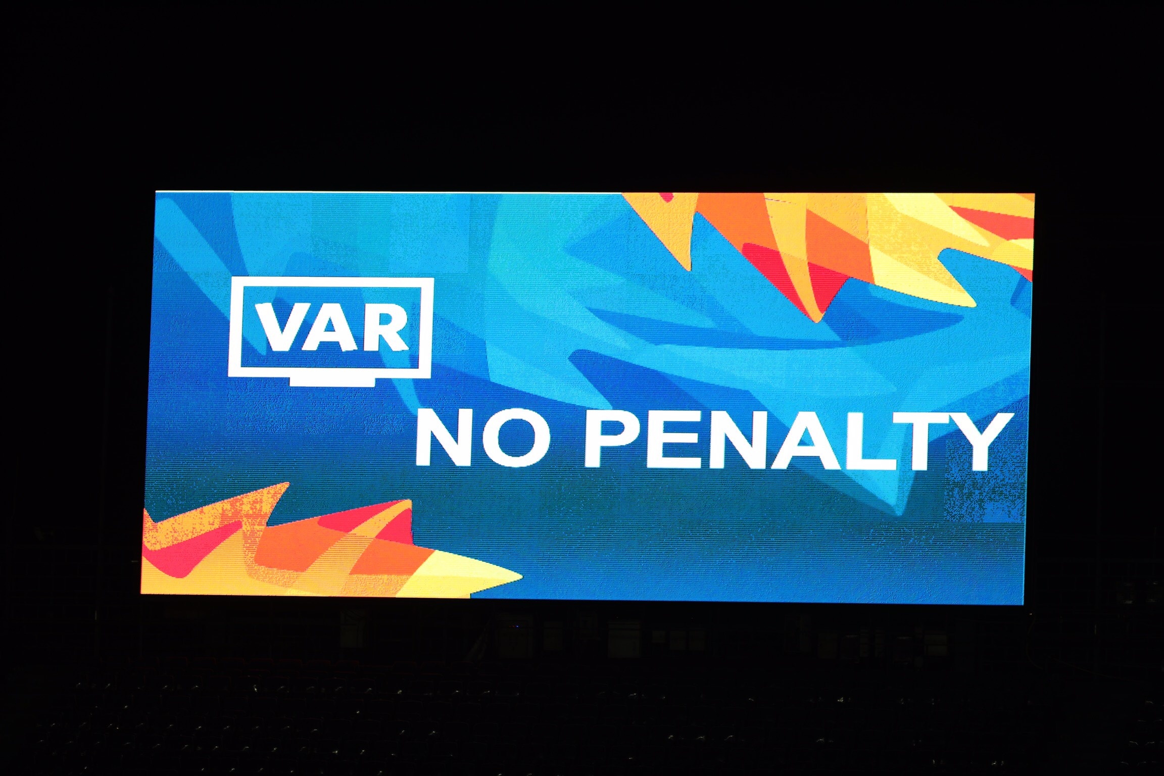 VAR co tu choi penalty cua U23 Viet Nam thay trong tai chinh? hinh anh