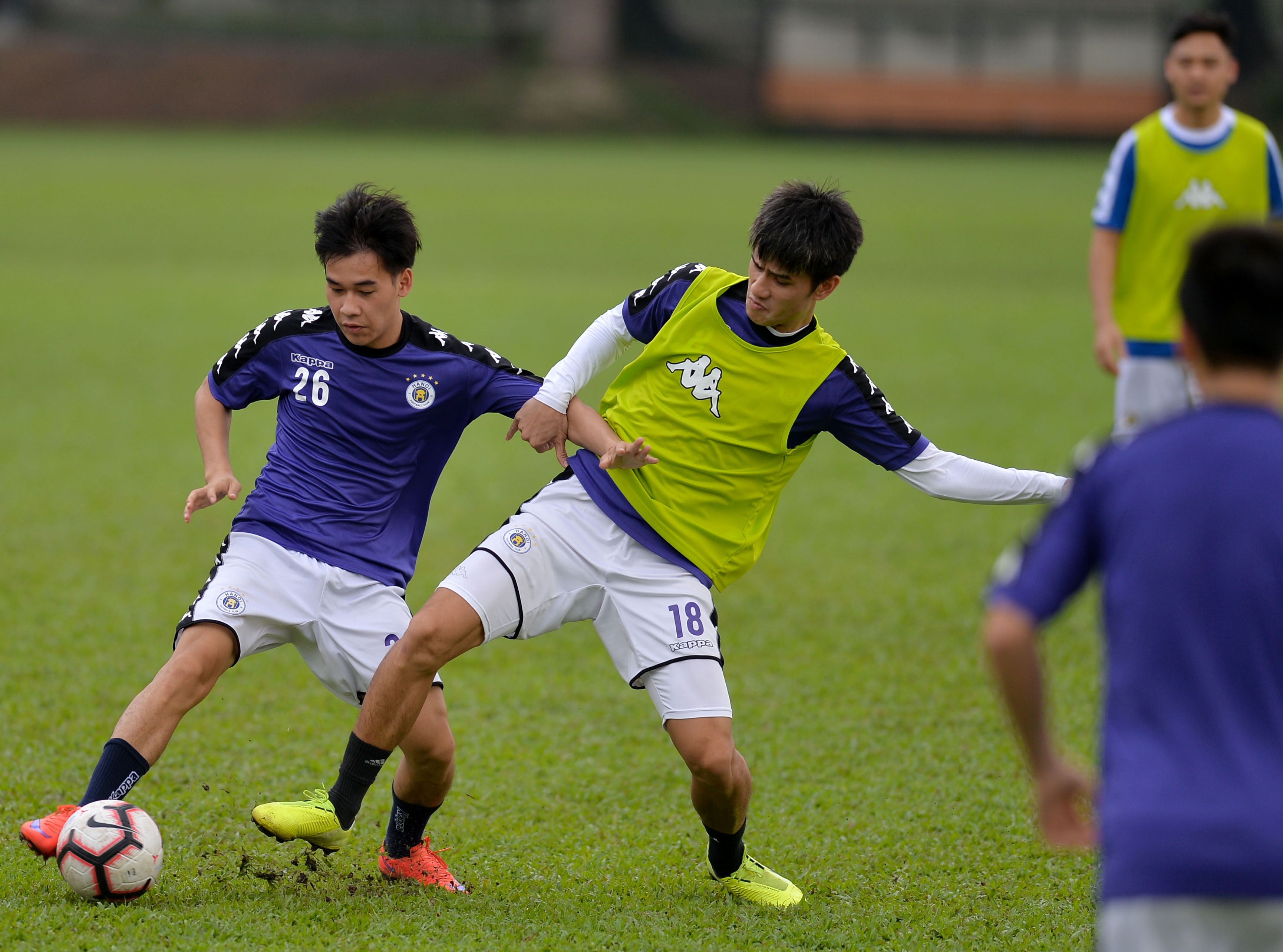 Duy Manh tap them sau le an hoi anh 8