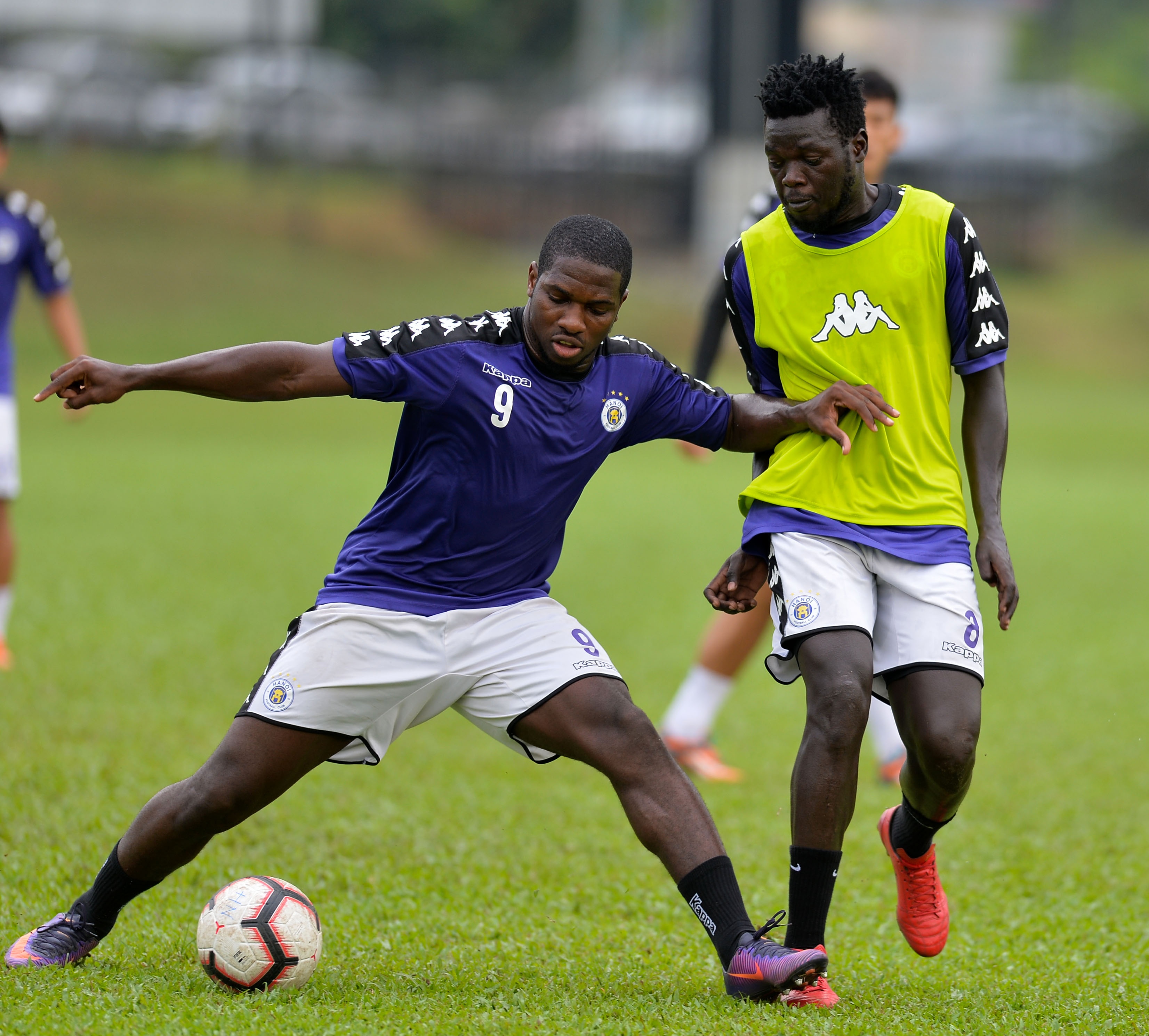 Duy Manh tap them sau le an hoi anh 6