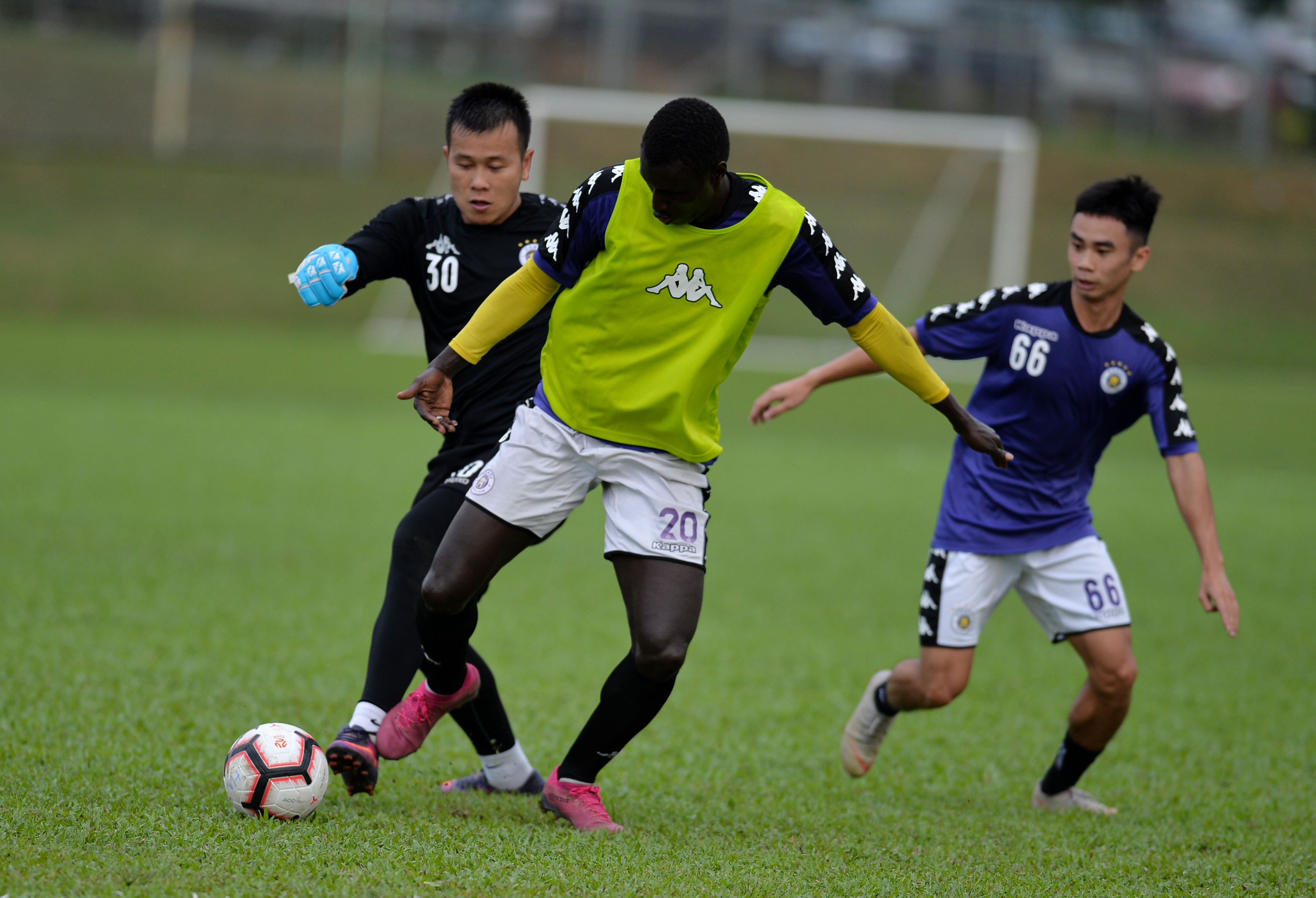 Duy Manh tap them sau le an hoi anh 7