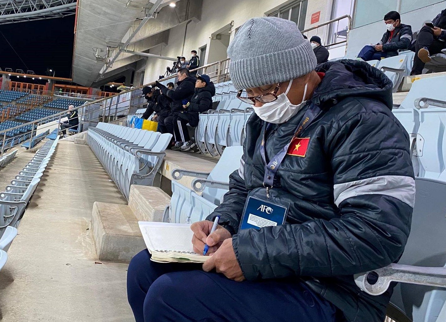 Tuyen nu Viet Nam deo khau trang tham thinh doi thu hinh anh