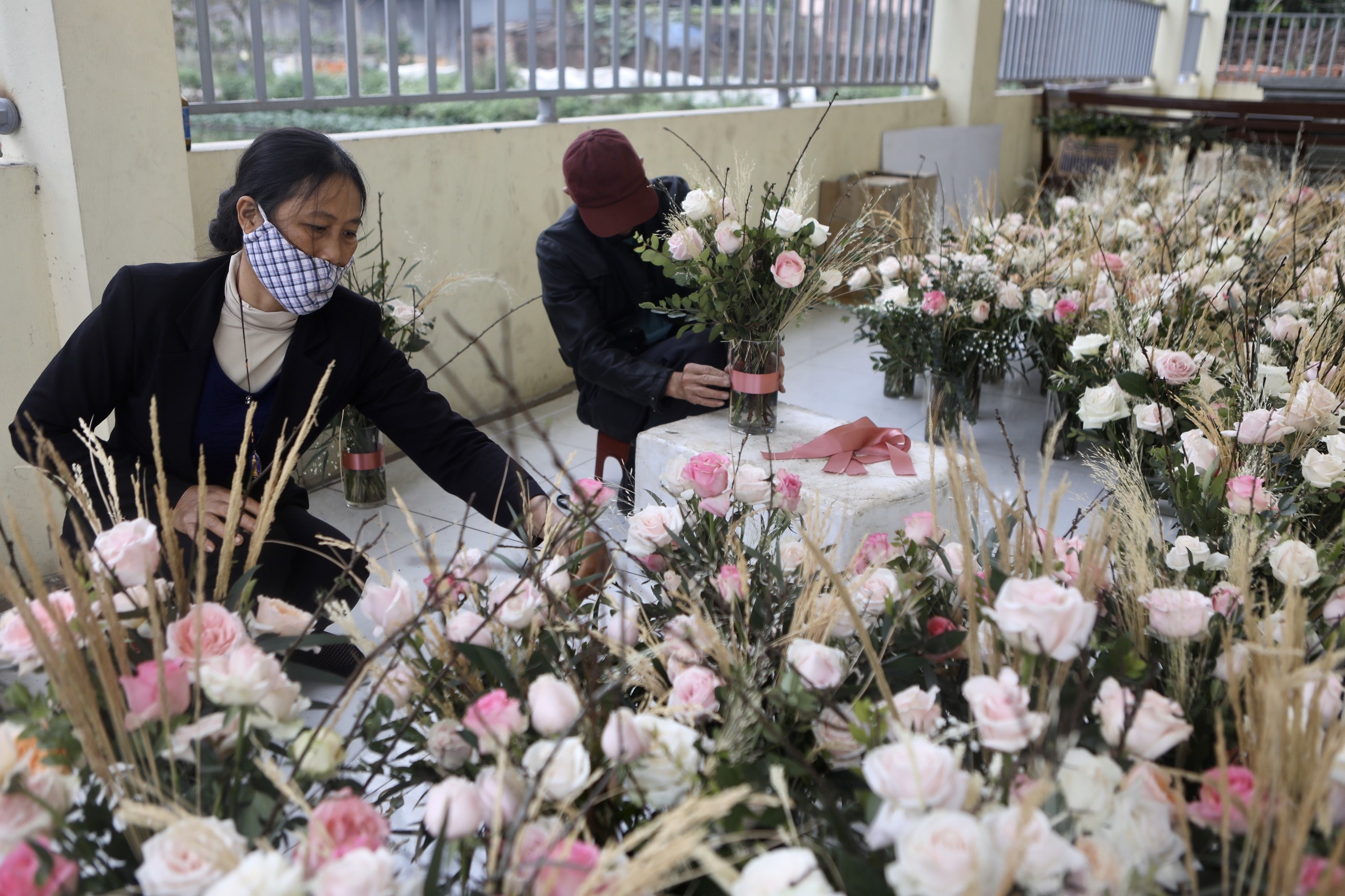 Duy Manh trang tri le cuoi bang hoa Ha Lan hinh anh
