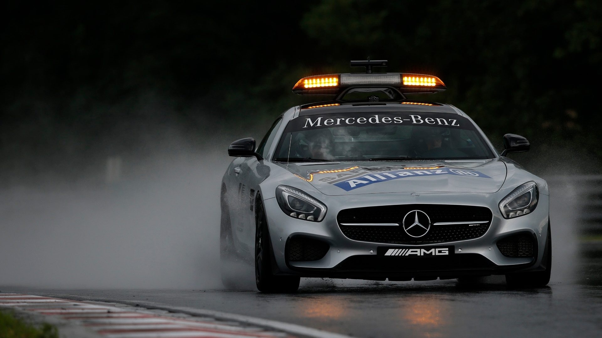 Tim hieu ve xe an toan F1 anh 1