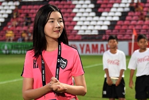 Nu chu tich doi bong Thai Lan bi CDV doi sa thai hinh anh