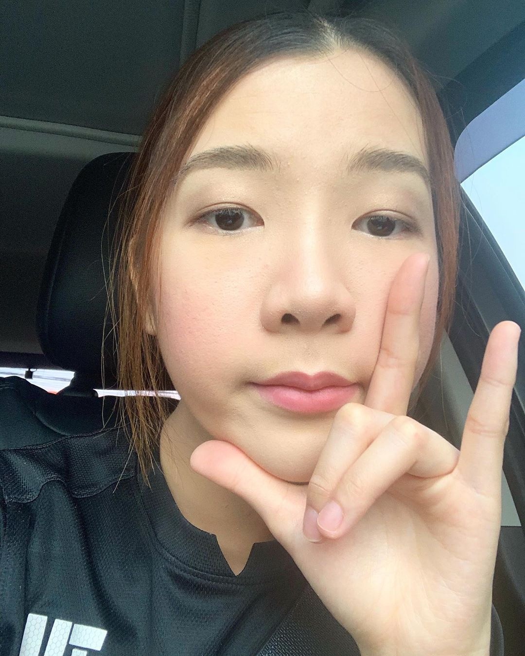 Nu chu tich xinh dep bi doi sa thai anh 2