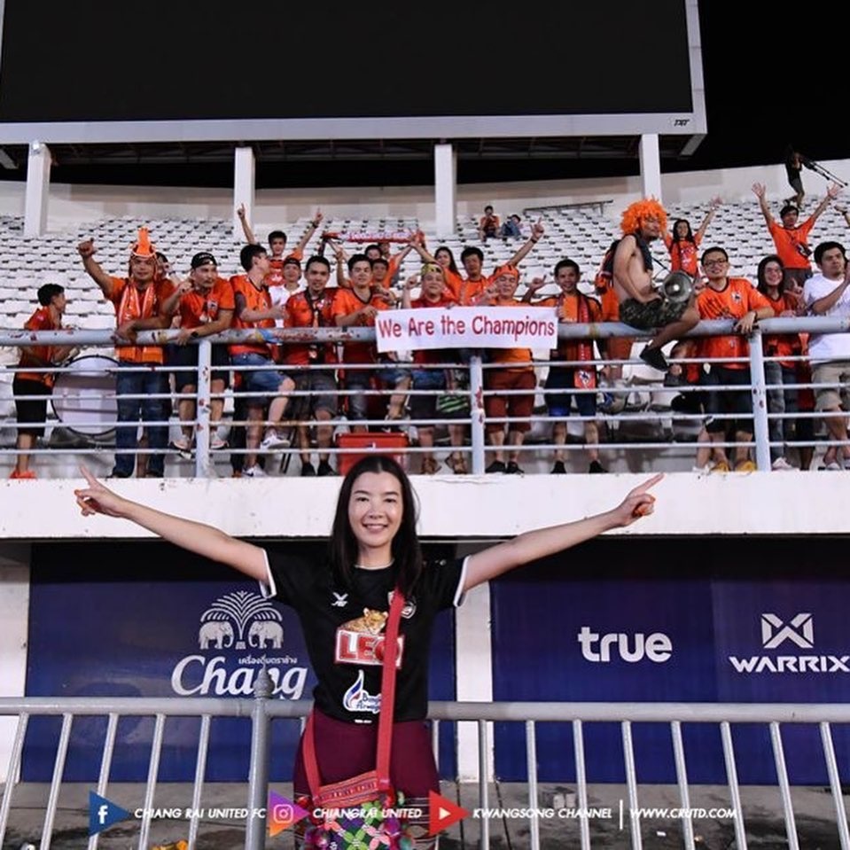 Nu chu tich xinh dep bi doi sa thai anh 1