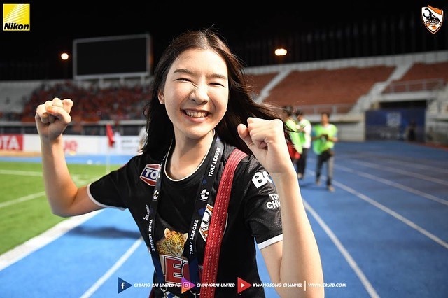 Nu chu tich xinh dep bi doi sa thai anh 8