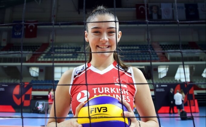 Nu VDV dap bong van toc hon 88km/h anh 1