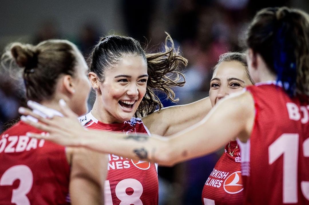 Nhung cu dap bong uy luc cua Zehra Gunes hinh anh