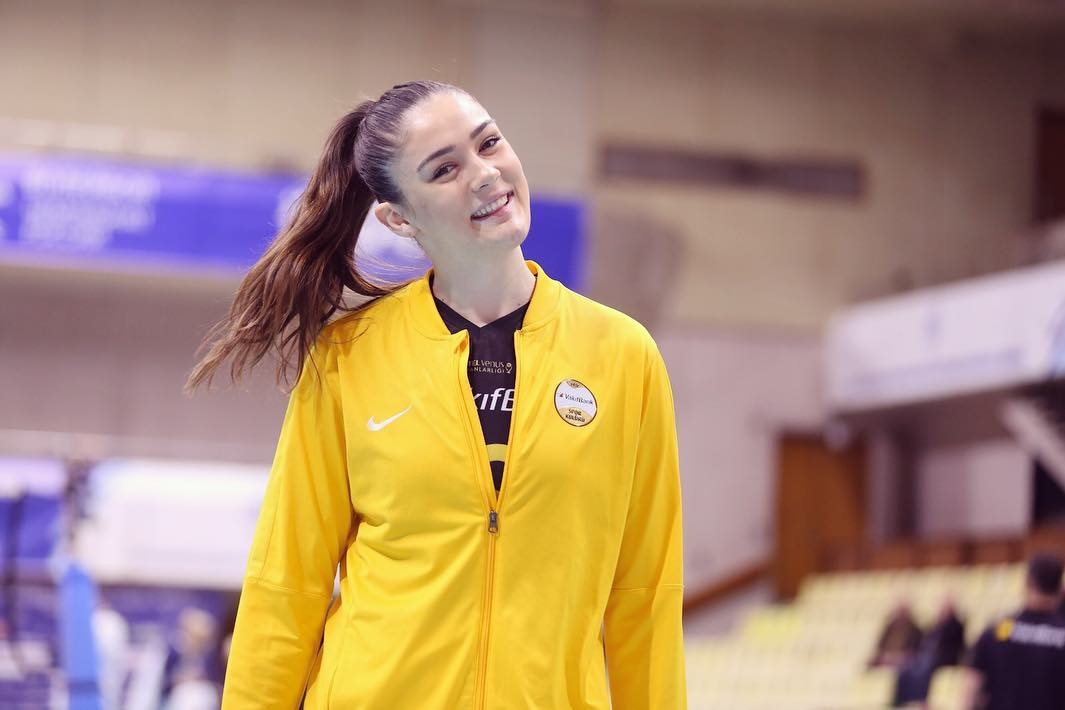 Nu VDV dap bong van toc hon 88km/h anh 6