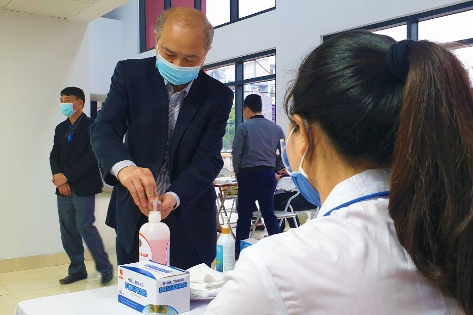 Lanh dao VFF do than nhiet khi vao san Cam Pha anh 4