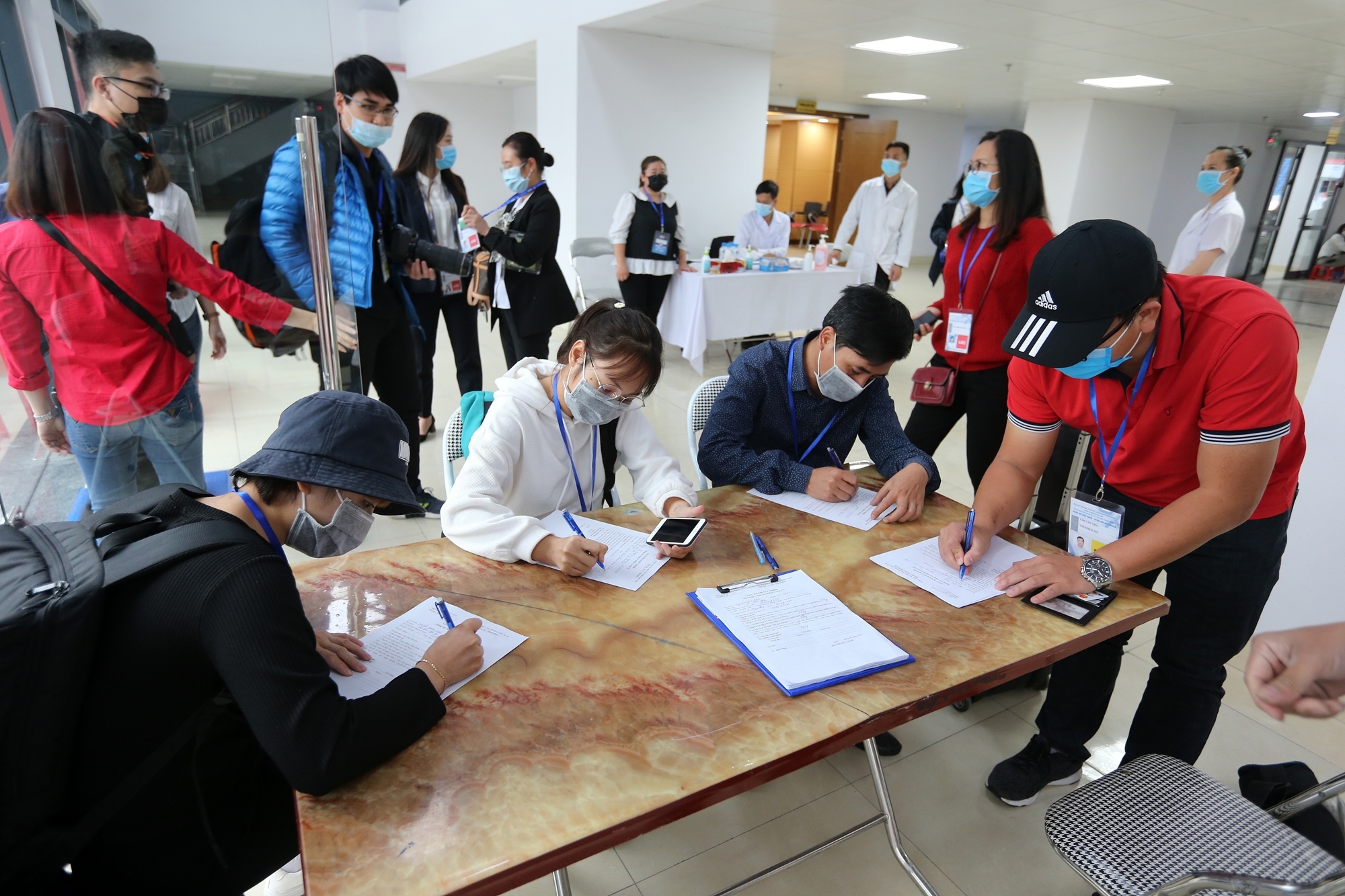 Lanh dao VFF do than nhiet khi vao san Cam Pha anh 5