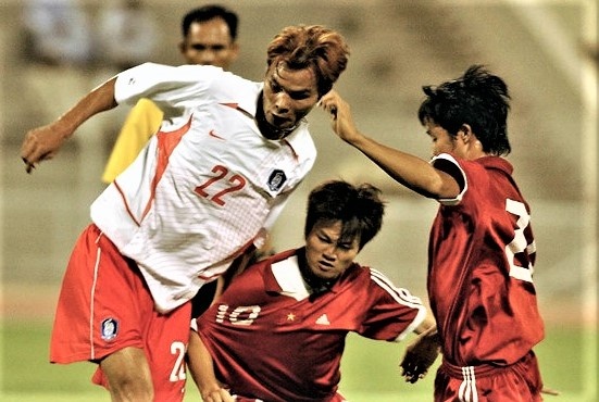 U23 Viet Nam gay dia chan truoc doi top 4 the gioi 17 nam truoc hinh anh