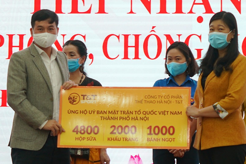 Cau thu Ha Noi ung ho mot ngay luong chong dich hinh anh