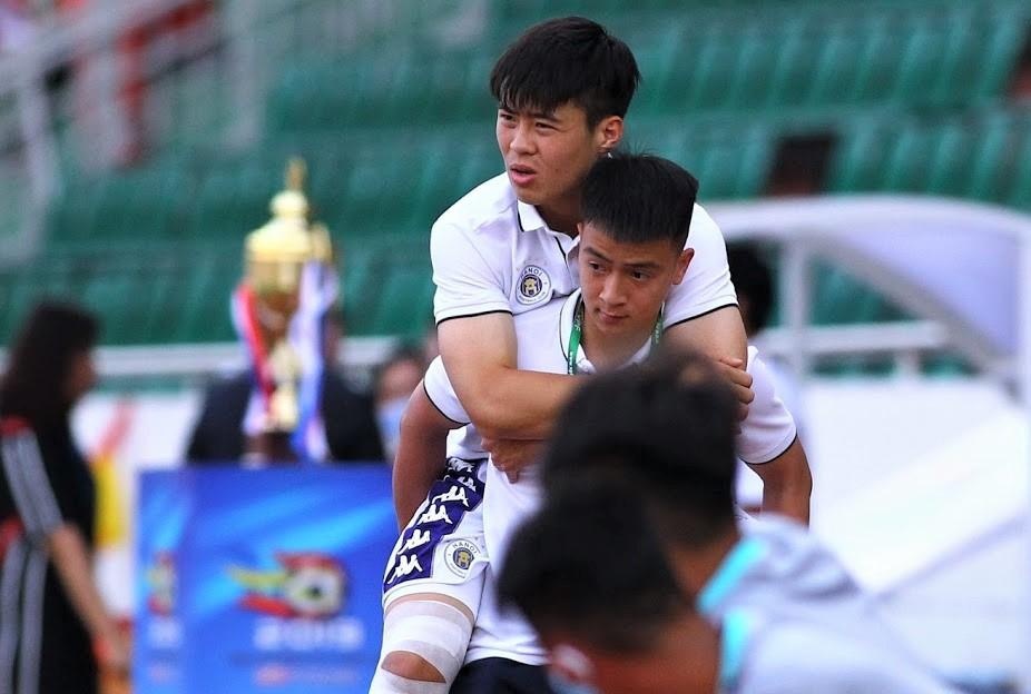 Tuyen thu U23 Viet Nam co giup CLB Ha Noi giai bai toan khung hoang? anh 1