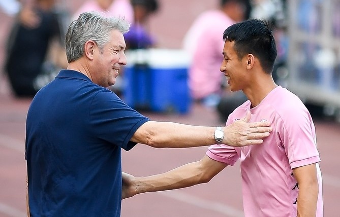 Jurgen Gede len tieng ve tuong lai hinh anh