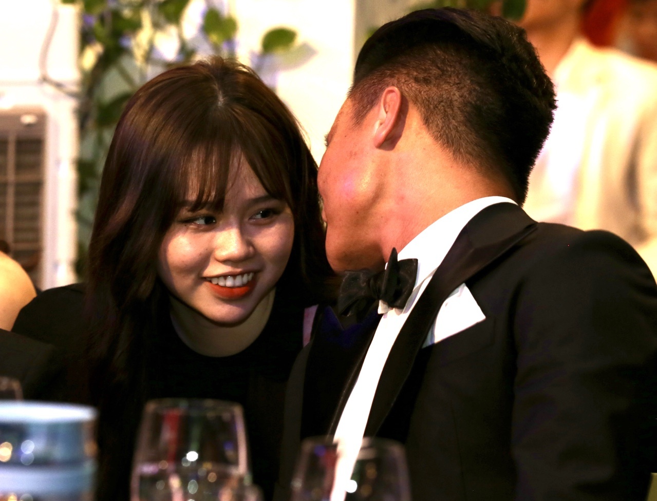 Huynh Anh rang ro ben Quang Hai tai le trao giai Qua bong vang Viet Nam 2019 anh 3