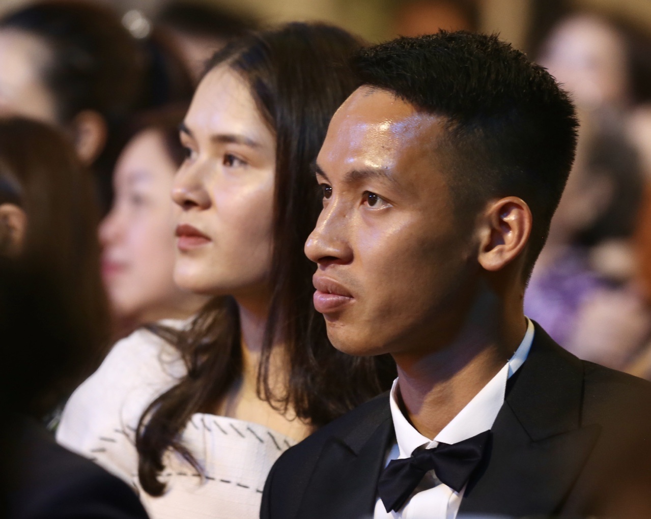 Huynh Anh rang ro ben Quang Hai tai le trao giai Qua bong vang Viet Nam 2019 anh 6