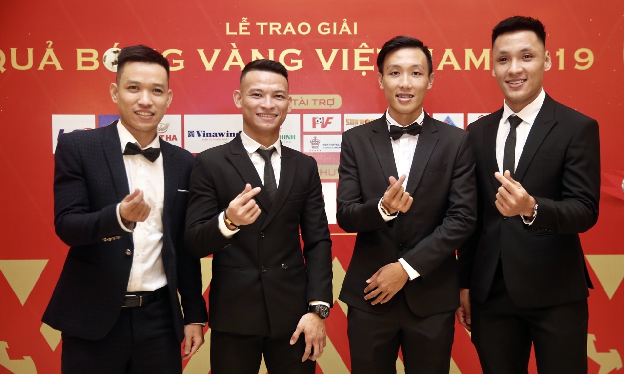 Huynh Anh rang ro ben Quang Hai tai le trao giai Qua bong vang Viet Nam 2019 anh 7