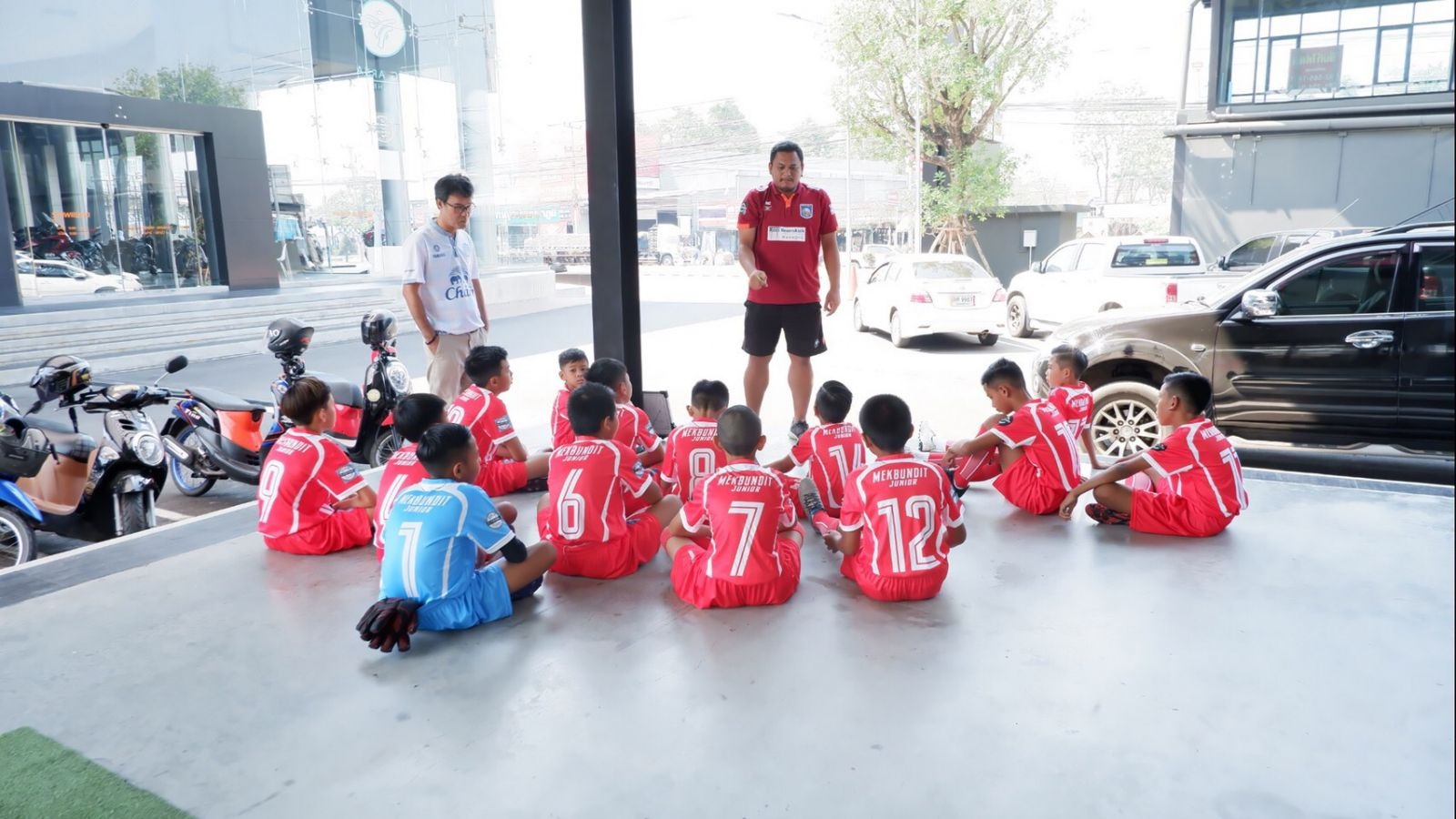 Cuu tuyen thu Thai Lan va su nghiep lui tan vi thoi an choi anh 2