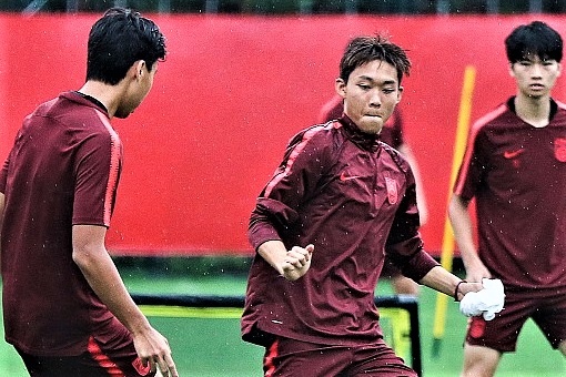 6 tuyen thu tre Trung Quoc bi cam thi dau vi uong ruou xuyen dem hinh anh