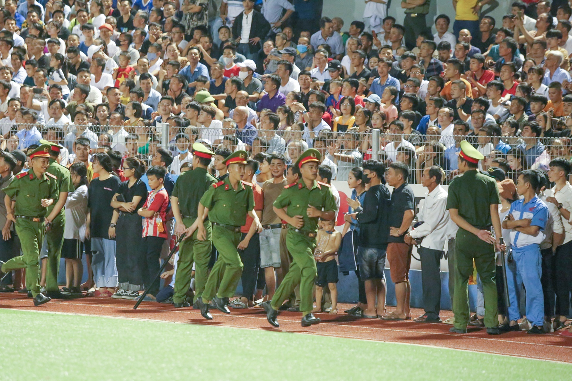 Ha Tinh bi phat the nao sau su co 'vo san'? anh 1