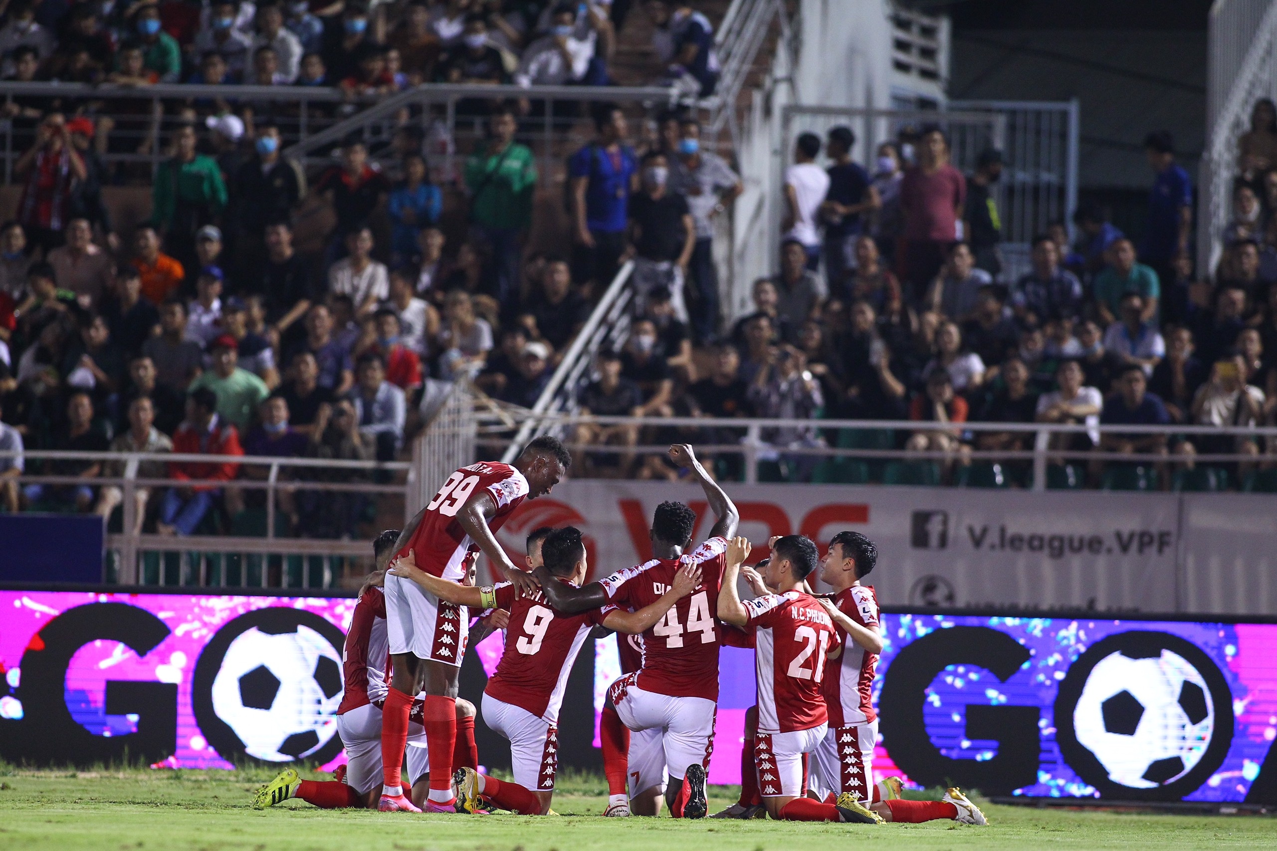 Cong Phuong choi noi bat o tran thang cua doi TP.HCM anh 8