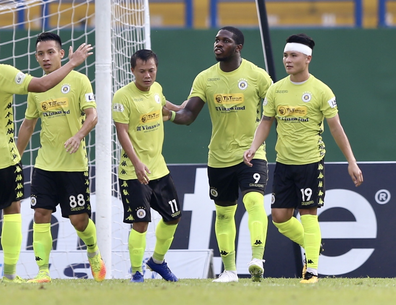 Quang Hai rach tran truoc su chung kien cua ban gai o Binh Duong anh 9