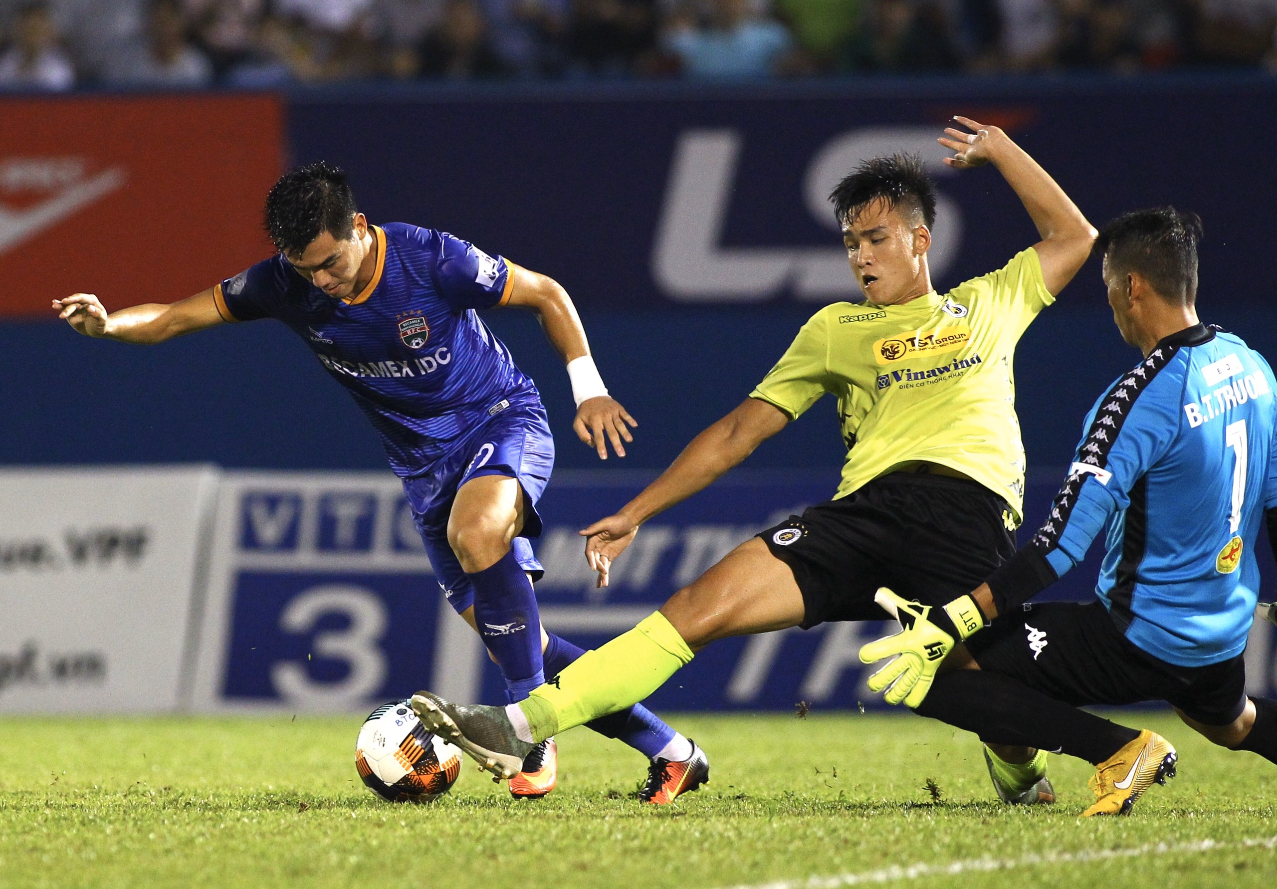 Quang Hai rach tran truoc su chung kien cua ban gai o Binh Duong anh 5