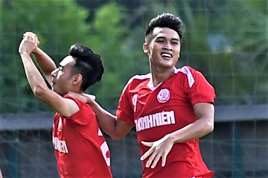 HLV Troussier: 'Toi se thu nghiem 60-80 cau thu U19' hinh anh