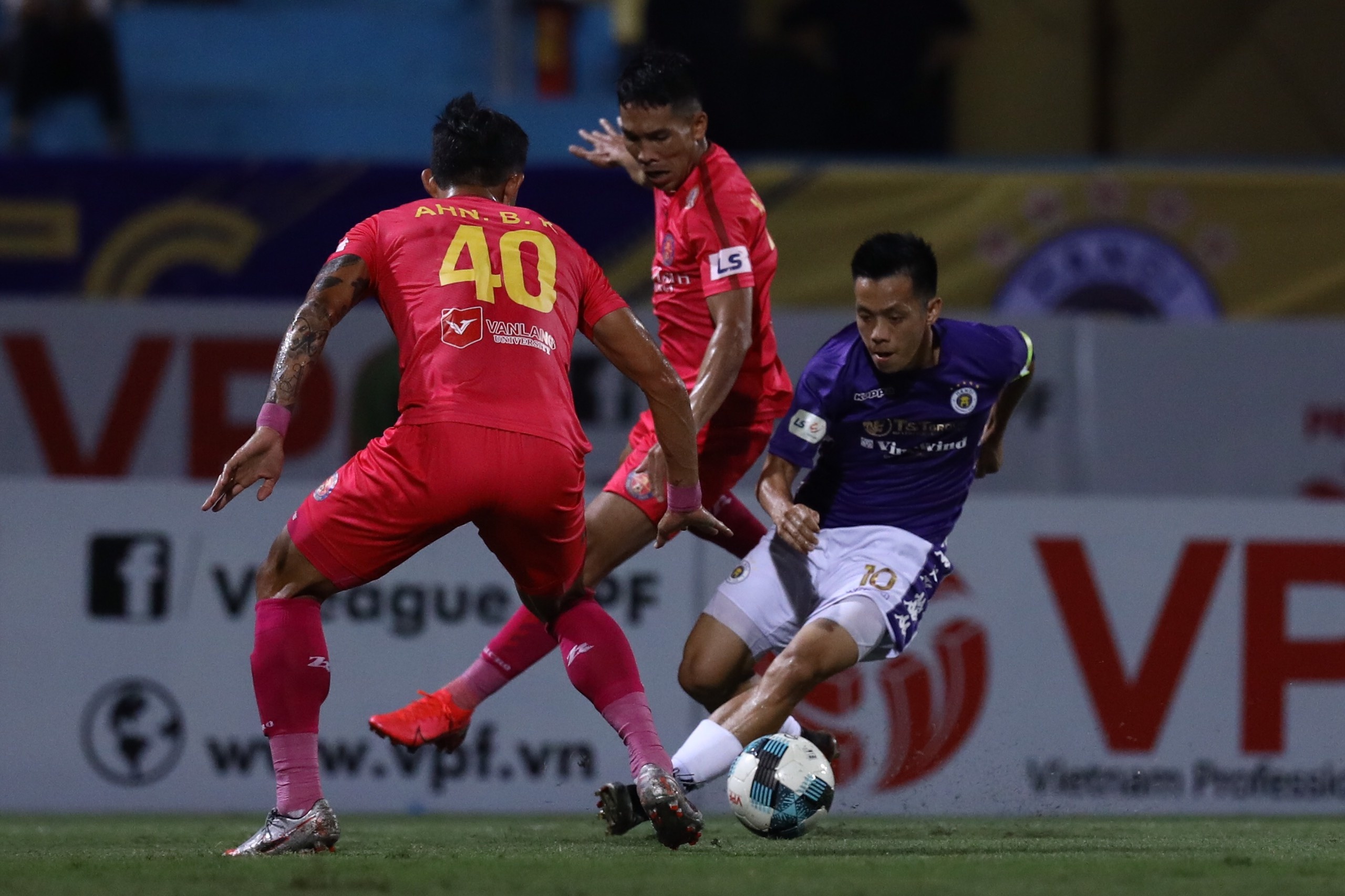 Khan gia nu duoi suc tren san Hang Day anh 5