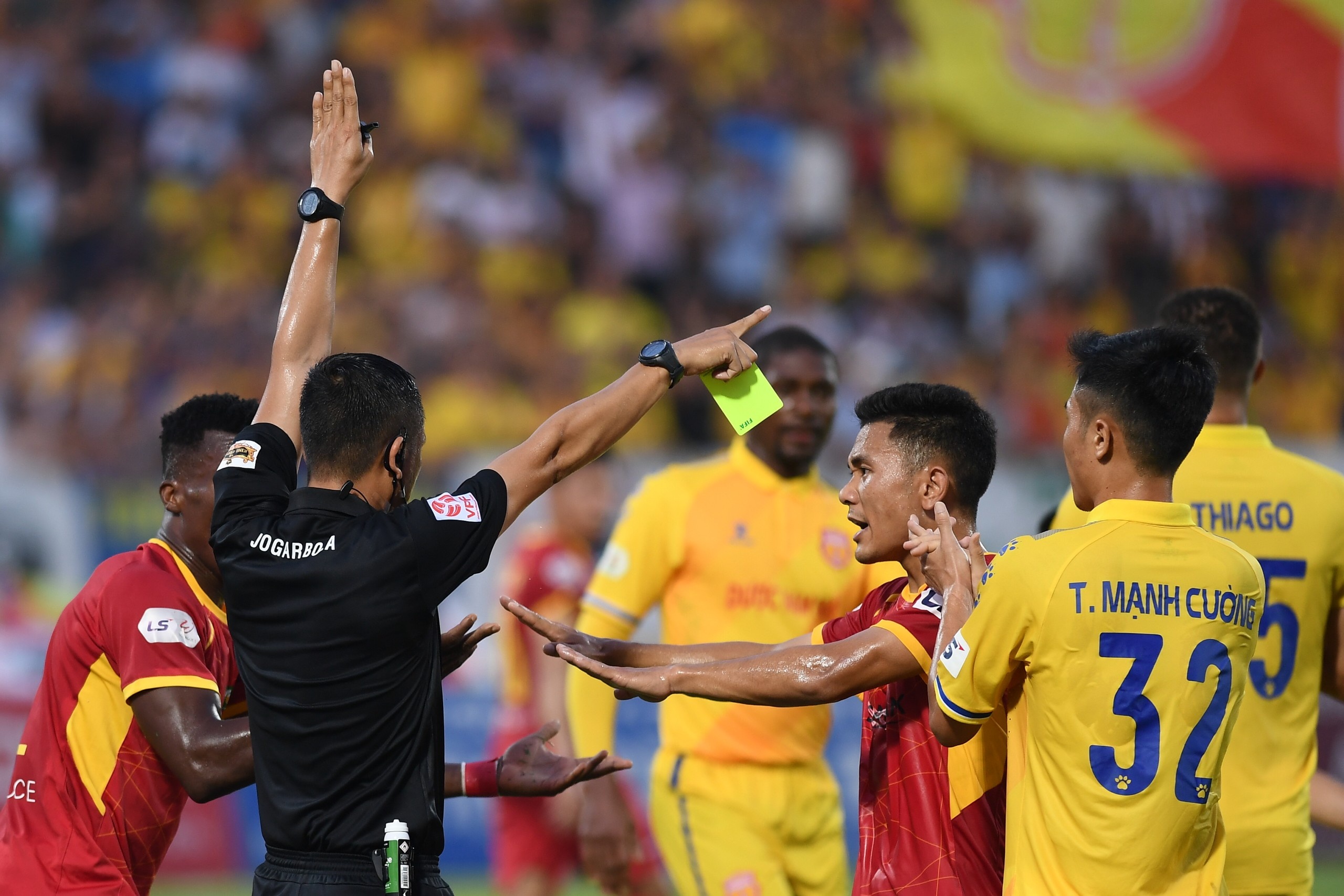 VFF chan chinh cong tac trong tai tu truoc vong 8 tai V.League 2020 anh 1