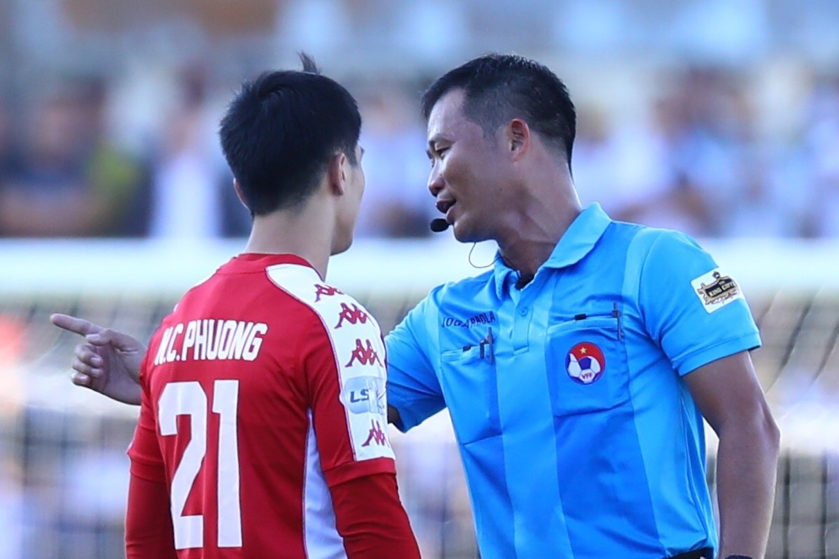 VFF chan chinh cong tac trong tai V.League 2020 truoc vong 8 hinh anh