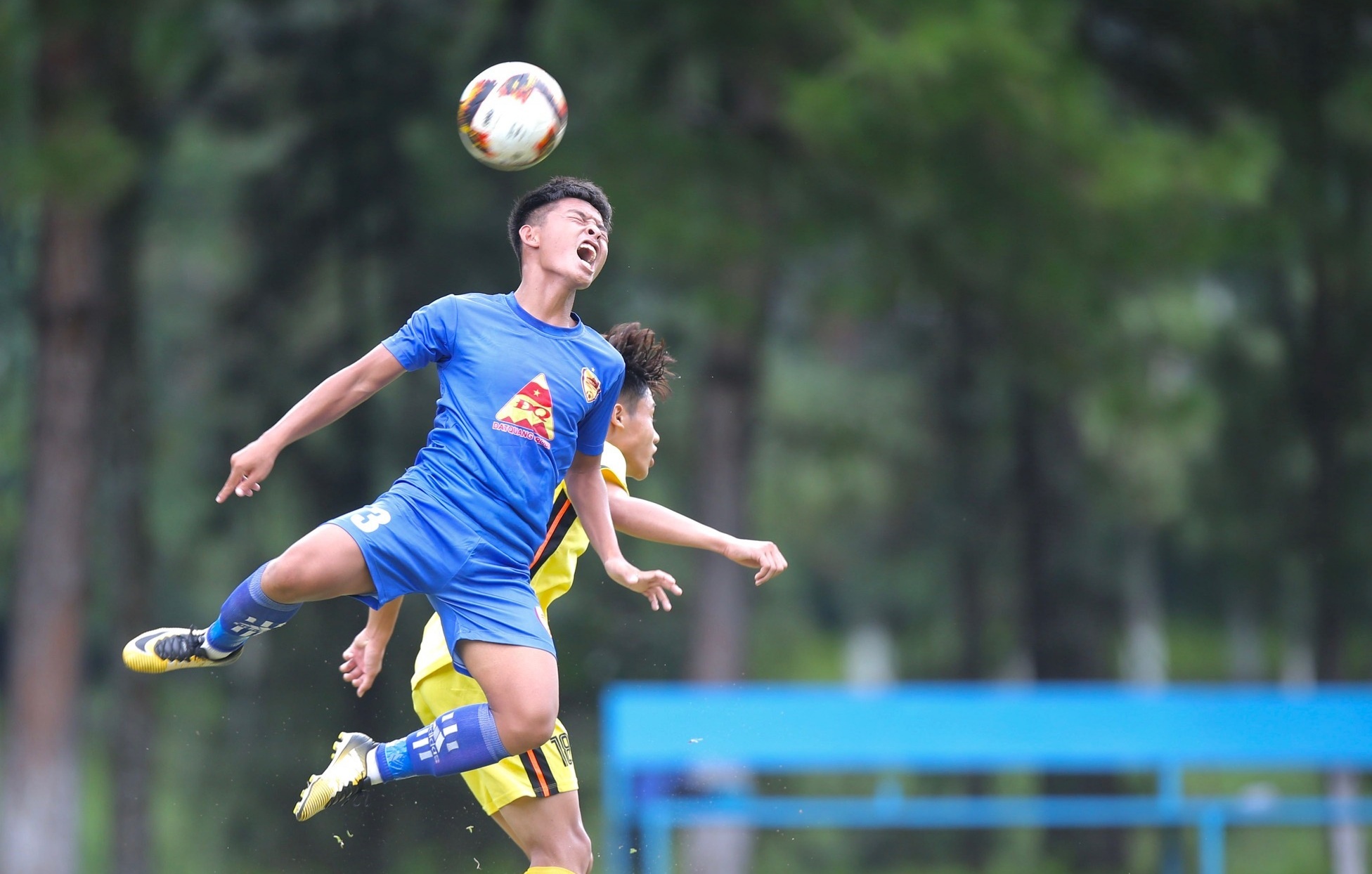 VFF hoan hang loat giai dau vi Covid-19 anh 1