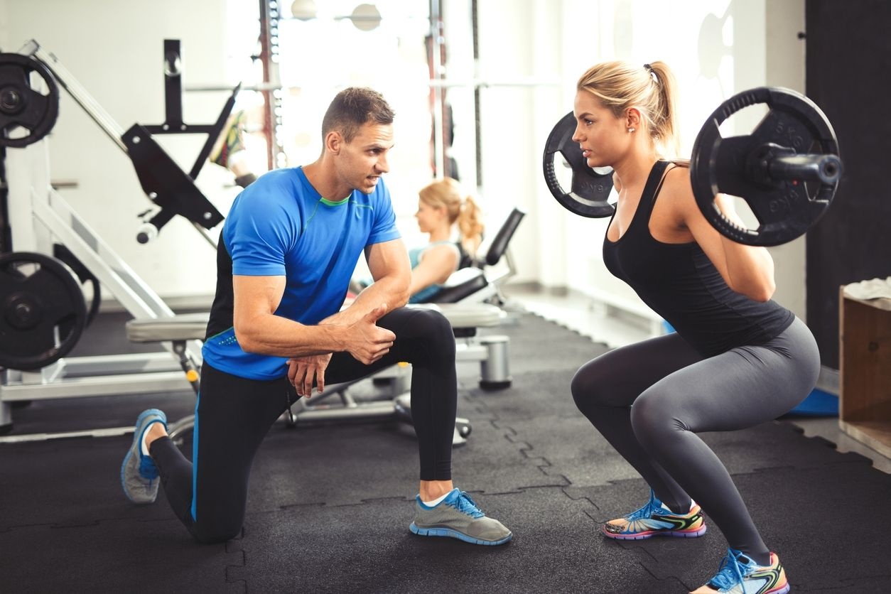 Dong cham co the va nhung quy tac vang trong phong tap gym Singapore anh 1