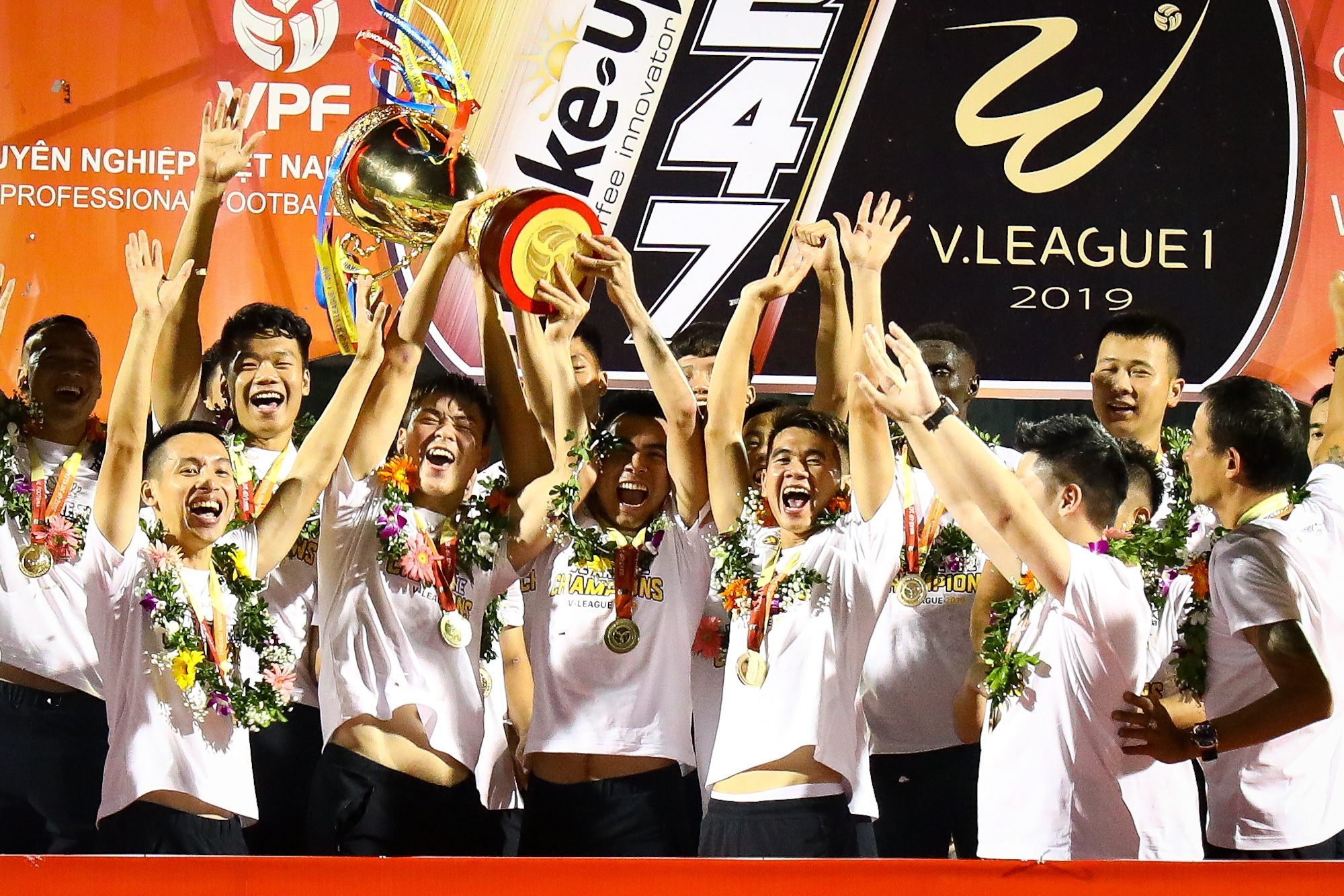 Cau thu noi nao ghi nhieu ban thang nhat trong mot mua giai anh 4