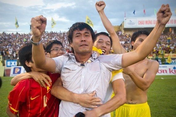 Cuoc dua vo dich kich tinh nhat lich su V.League hinh anh