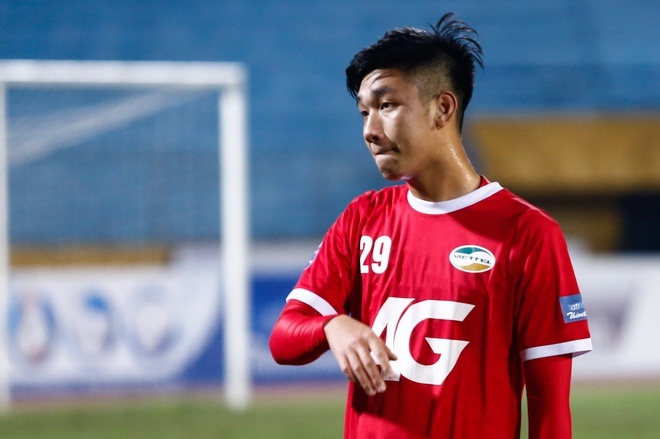 Trong Dai va khoang trong sau lung cap Hoang Duc - Khac Ngoc hinh anh