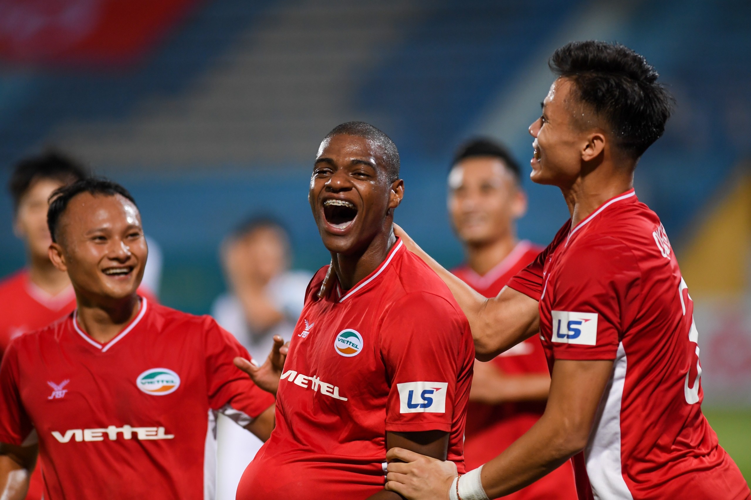 CLB Viettel co du suc dua vo dich voi doi Ha Noi? hinh anh