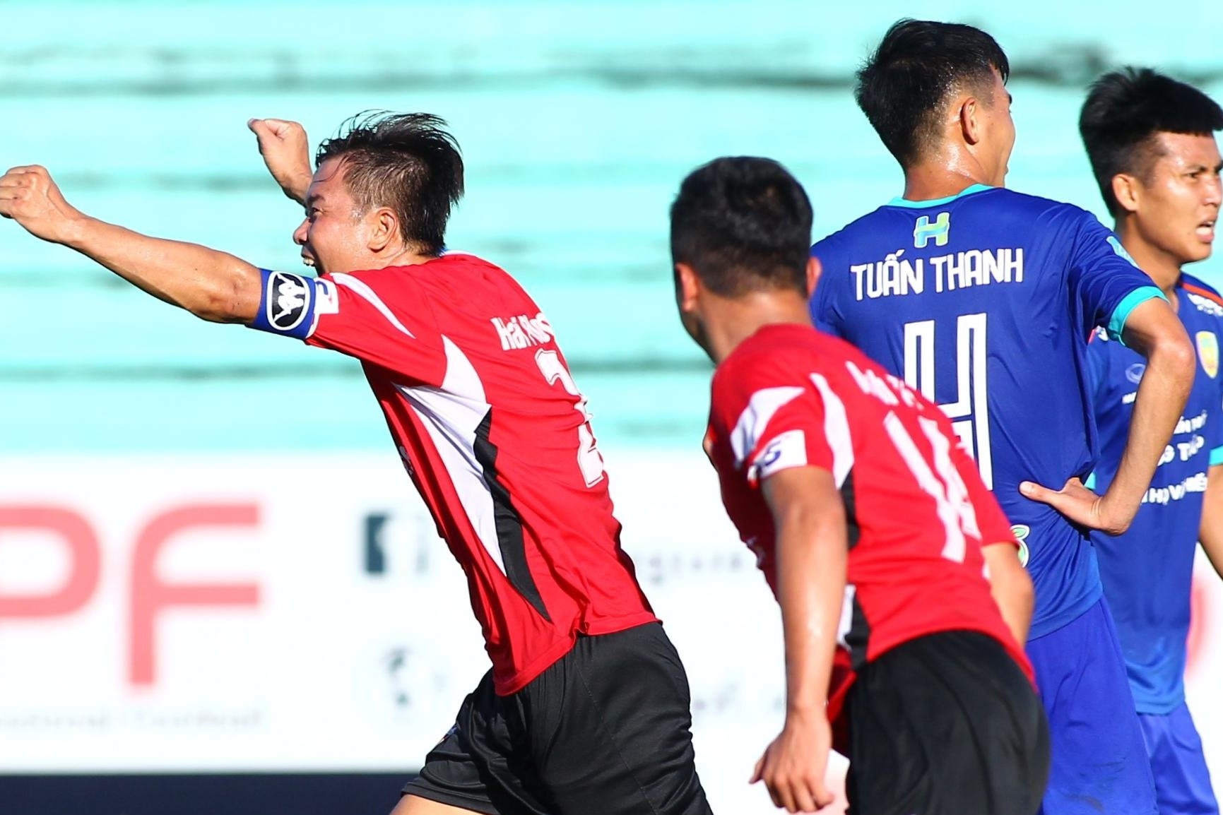 Cuu vo dich V.League tru hang Nhat thanh cong hinh anh