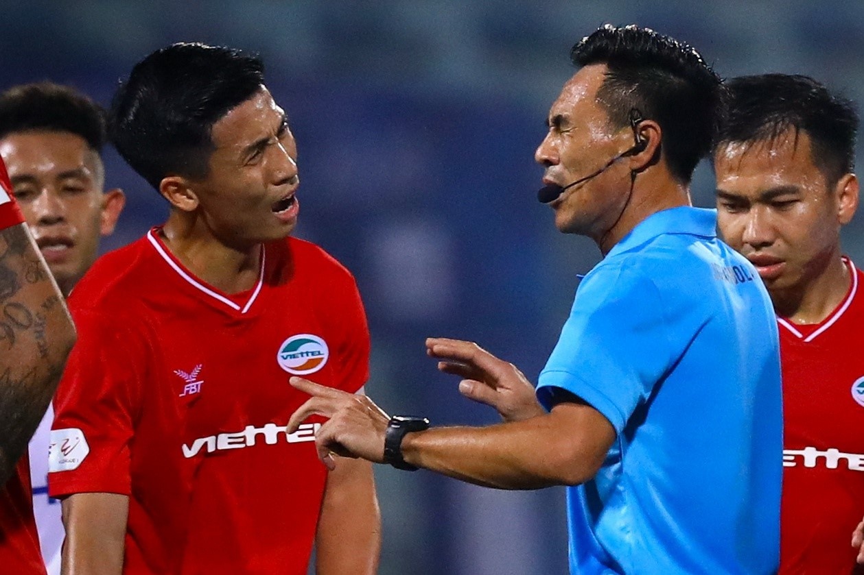 Lanh dao tong cuc TDTT chi ra nhung han che cua V.League hinh anh