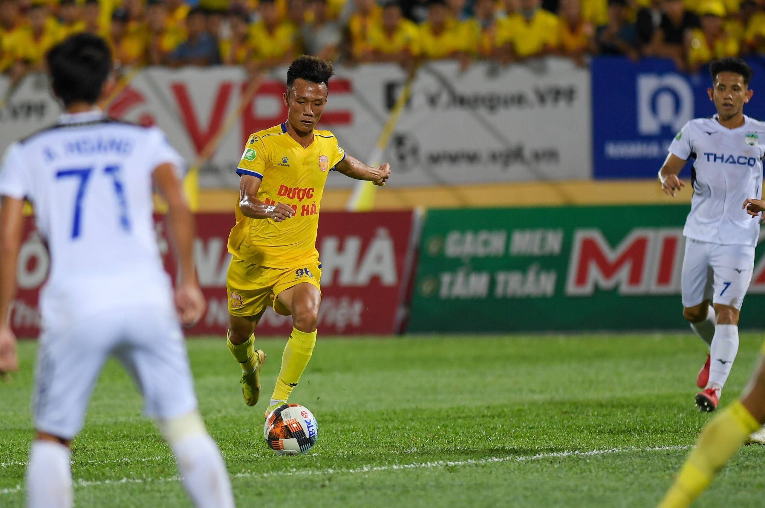 'U22 Viet Nam doi dau doi tuyen quoc gia khong phai la bat loi' anh 1