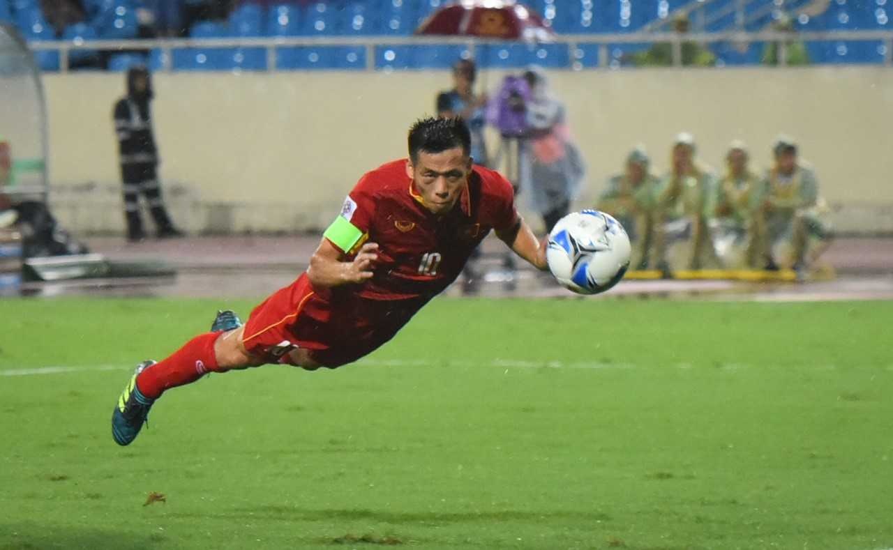 Van Quyet ghi ban trong mau ao tuyen Viet Nam sau hon 3 nam hinh anh