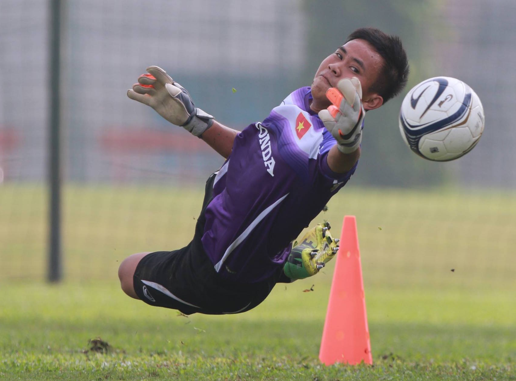 Lua U19 Viet Nam tung thua Thai Lan 0-6 gio o dau anh 1