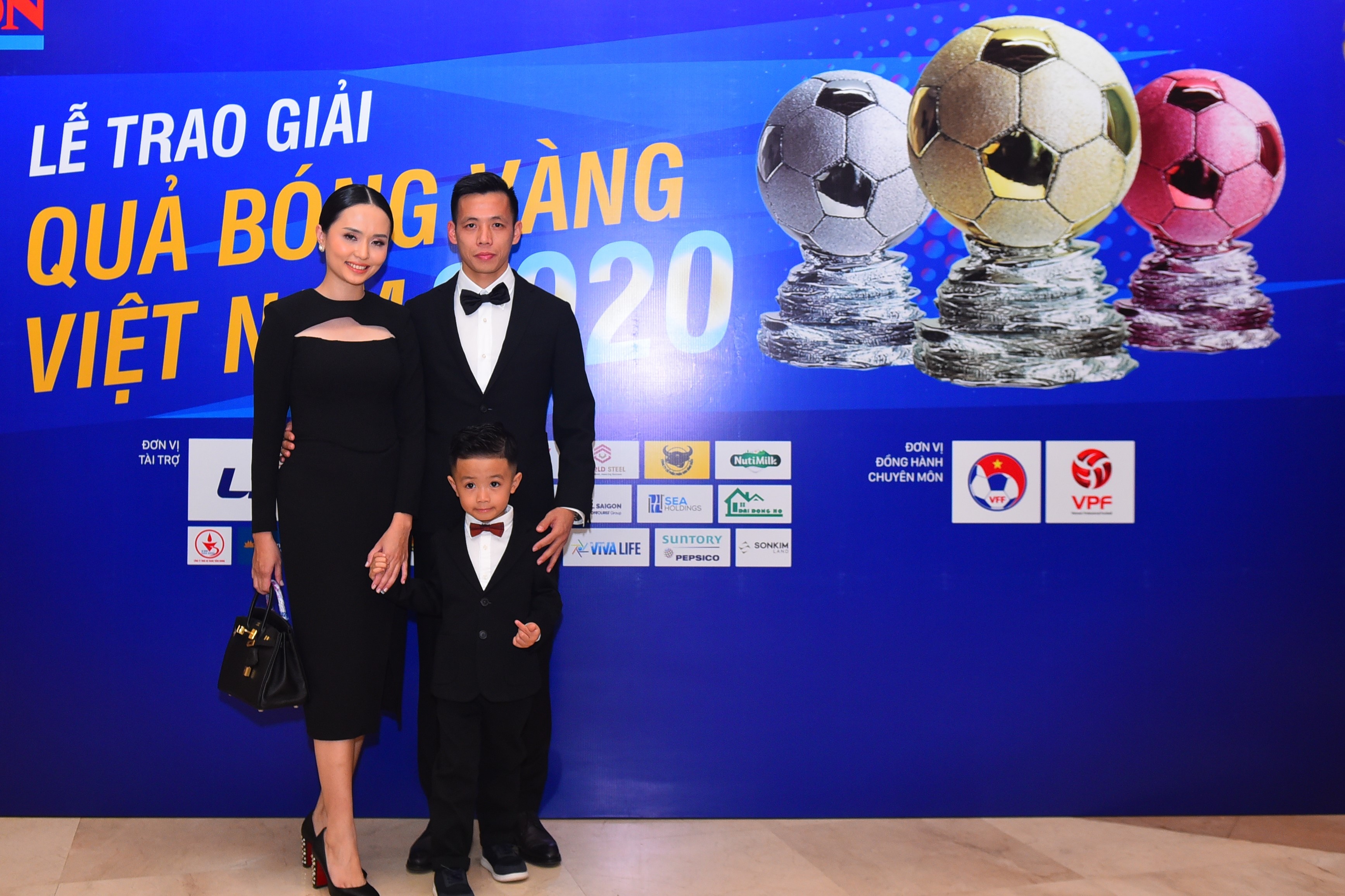 Van Quyet Qua bong vang anh 2