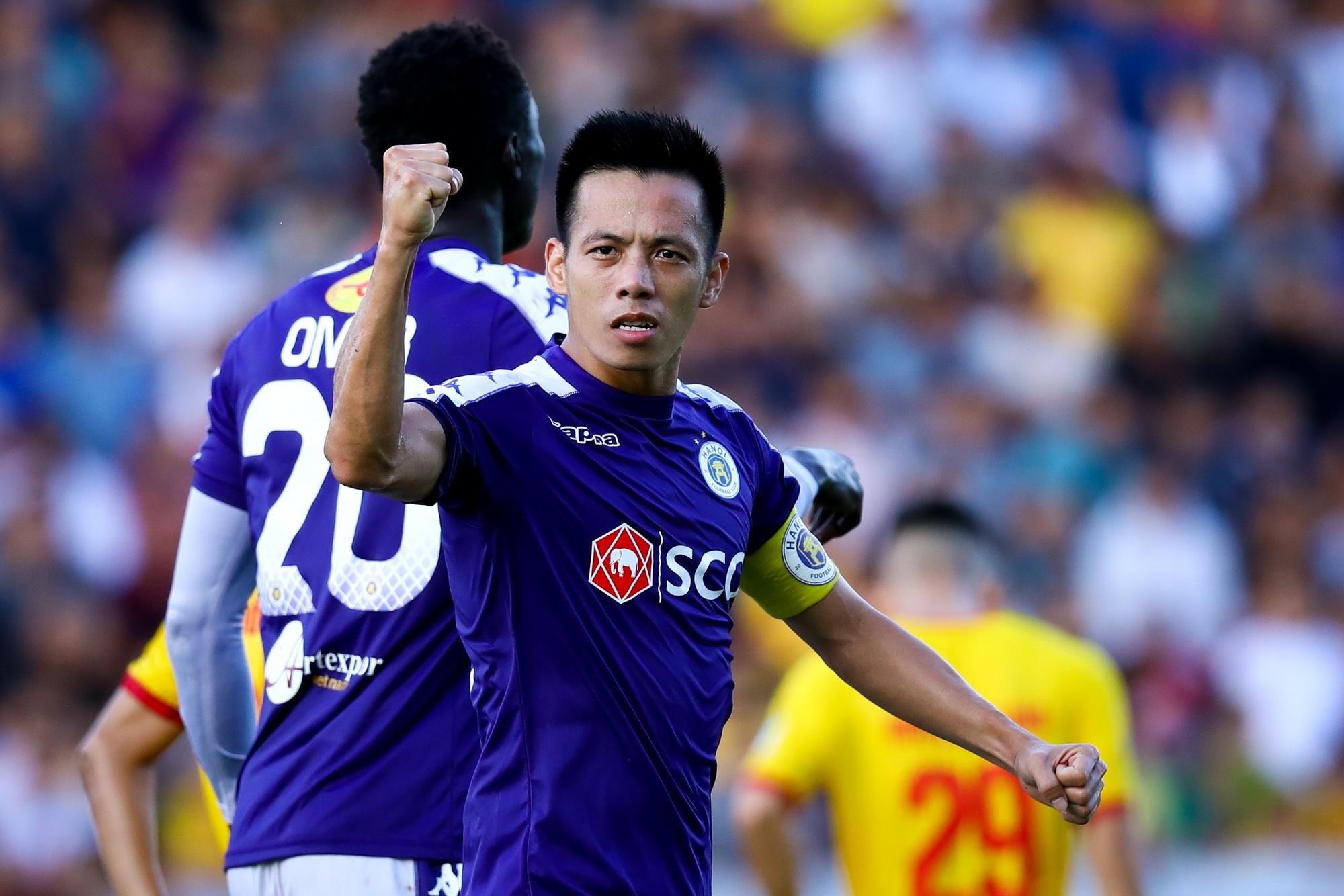 Van Quyet duoc ton vinh sau ba lan lo hen voi Qua bong vang anh 2