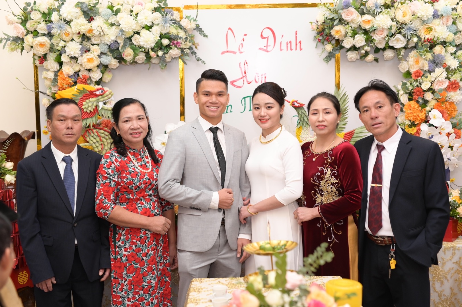 Xuan Manh dinh hon o nha gai anh 1