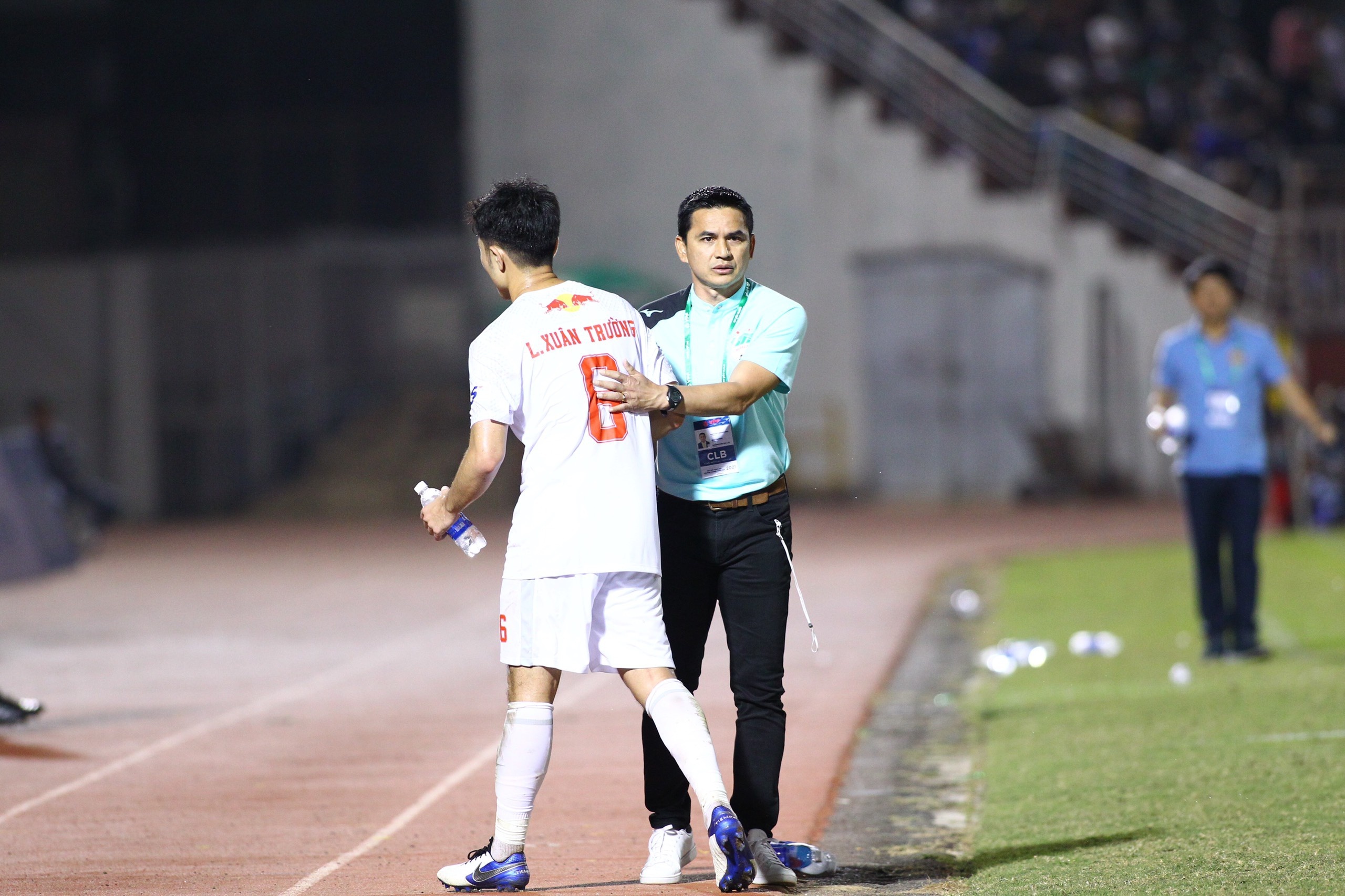 Kiatisuk va dong nghiep ngoai doi dien nhieu thach thuc anh 1